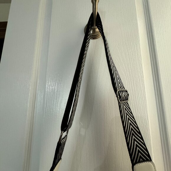 Quilted White Crossbody Purse with Fringe EUC - Picture 4 of 6